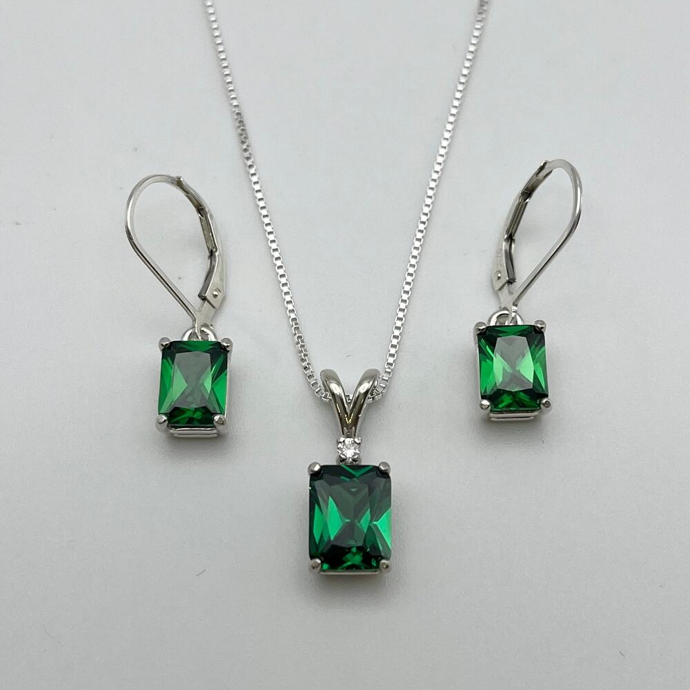 Gorgeous 6ctw Emerald Cut Emerald Pendant Necklace and Earring Set